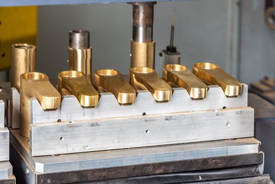 kupować CE Robotic Grinding And Polishing Machine for Mixertap And Watertap And Showertap Faucet Spryskiwacz spryskiwacz produkcja online