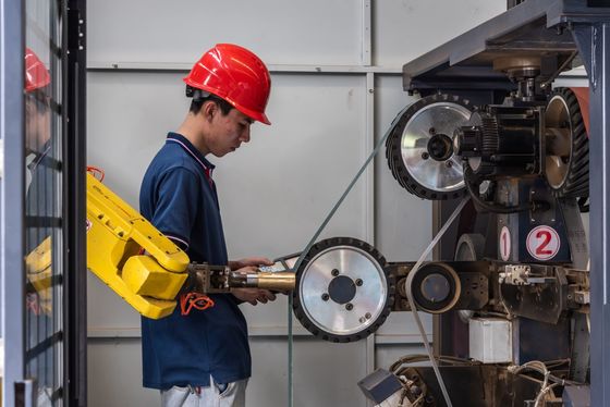 kupować Robotic Surface Belt Maszyna do polerowania CNC z robotem hydraulicznym uchwytem produkcja online
